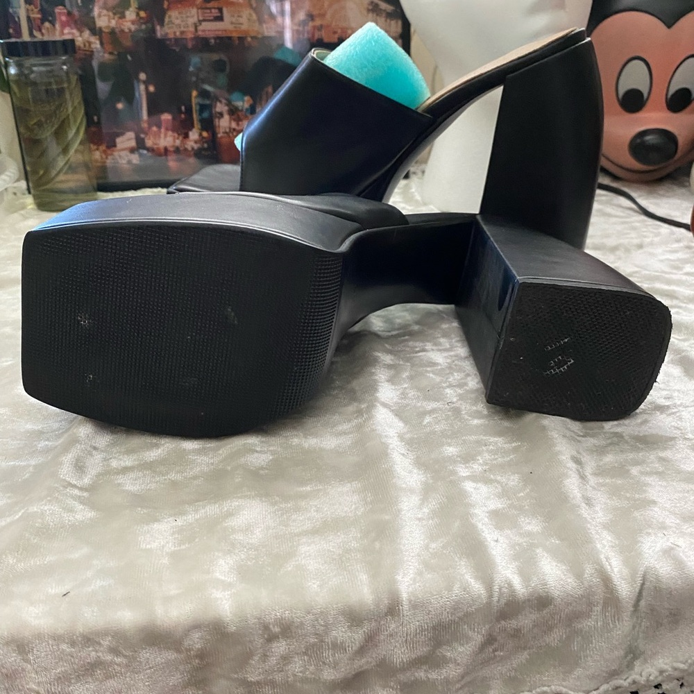 BRATZ BLACK STRAP PLATFORMS - Picture 6 of 6